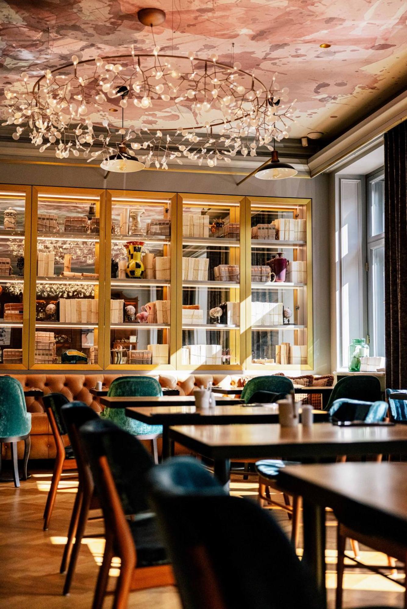 그랜드 포트 바이 세마라 호텔 리가 외부 사진 The Library at The Ivy, St John's Wood