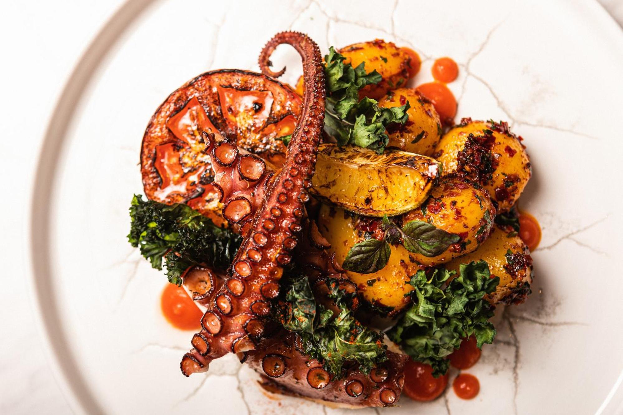 그랜드 포트 바이 세마라 호텔 리가 외부 사진 A prepared octopus dish
