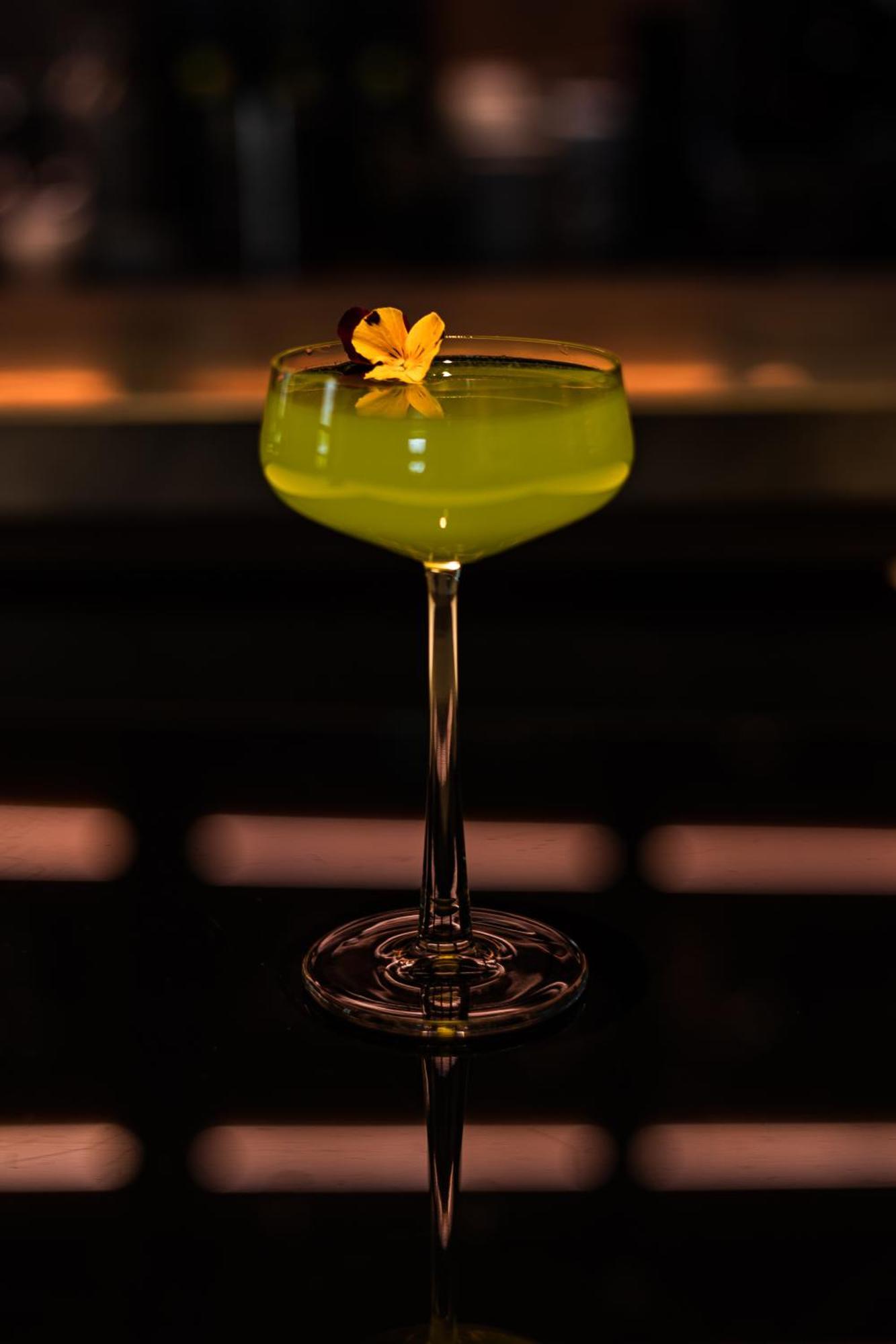 그랜드 포트 바이 세마라 호텔 리가 외부 사진 A grasshopper cocktail